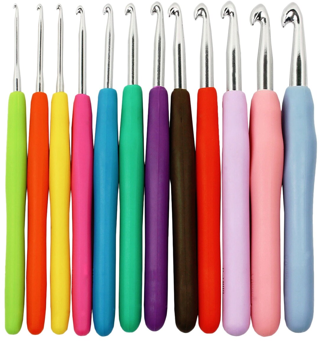12 Pcs Ergonomic Handle Crochet Hooks Set Soft Needles Craft Sewing