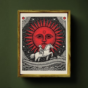 Può includere: Stampa artistica incorniciata raffigurante un sole rosso con un volto, un cavaliere su un cavallo bianco e uno sfondo stellato. L'opera d'arte è in stile vintage con una cornice in legno, adatta per l'arredamento murale.