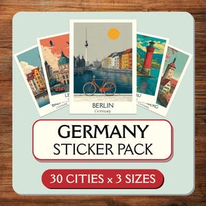 Puede incluir: Un paquete de pegatinas con ilustraciones de ciudades alemanas, incluyendo Berlín y Leipzig. El paquete está etiquetado como "GERMANY STICKER PACK" y "30 CITIES x 3 SIZES". Las pegatinas se muestran sobre un fondo azul claro. Las imágenes tienen un estilo de cartel de viaje vintage.