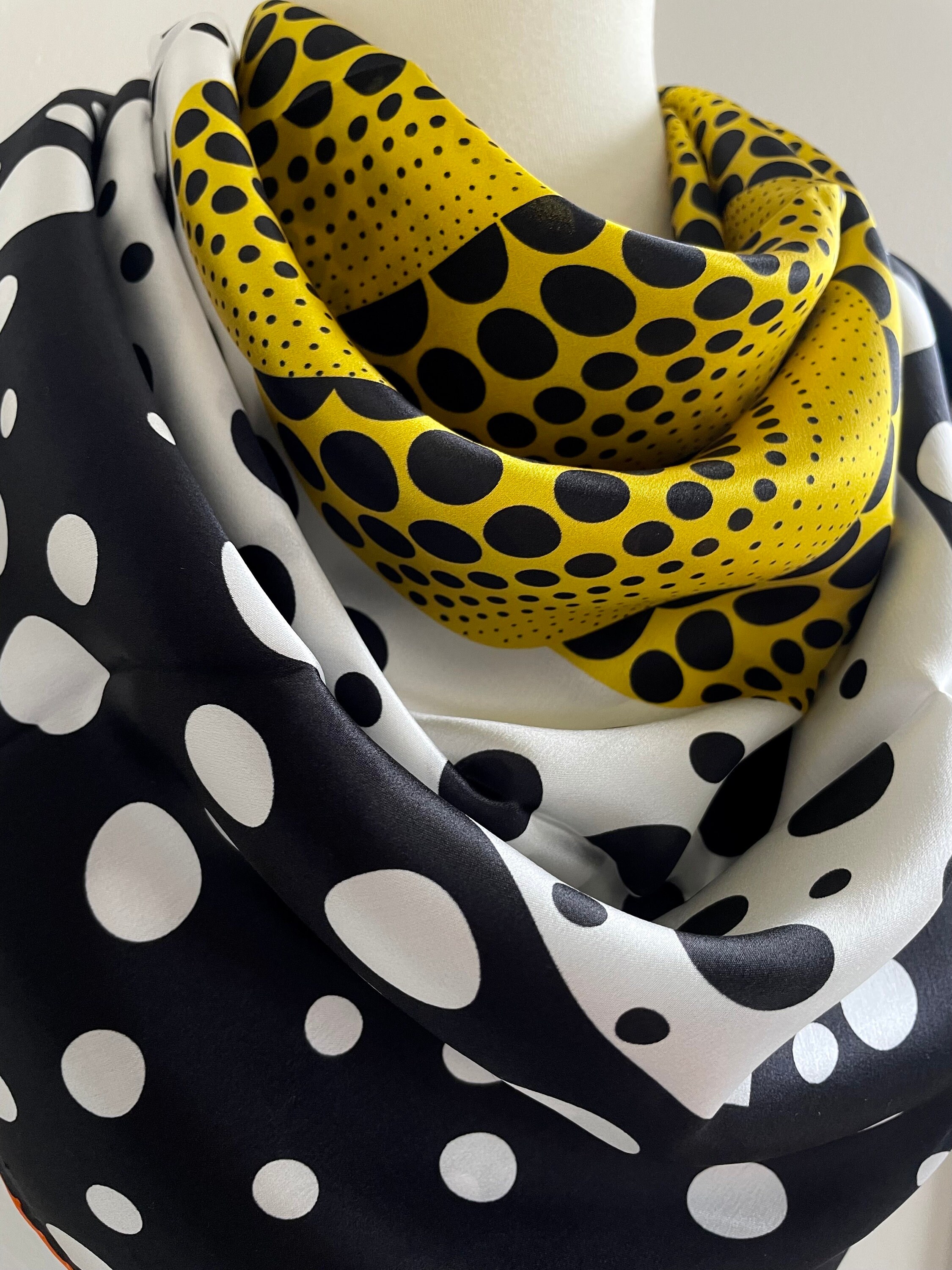 Foulard-écharpe 100% Soie De Mûrier - Dimensions 110x110 Cm, Multicolore, Marque MSKJ, Neuf Sans étiquette