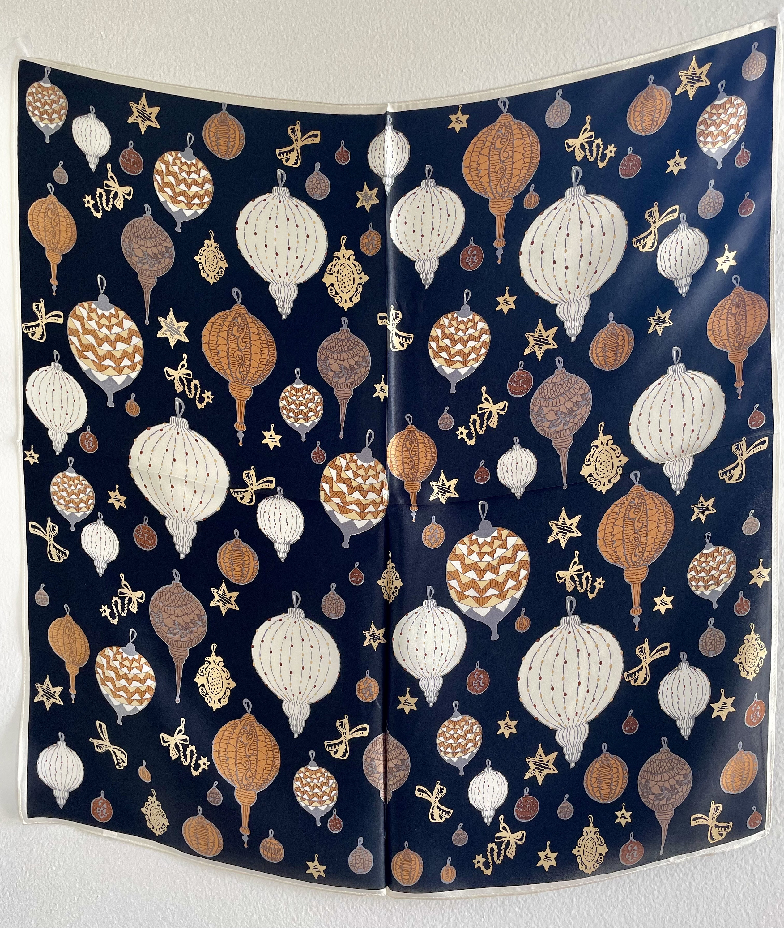 Sciarpa Quadrata In 100% Seta Di Gelso 68x68 Cm – Bandana Di Lusso Per Collo, Capelli O Borsa, Stampa Floreale, Accessorio Elegante E Ipoallergenico Donna