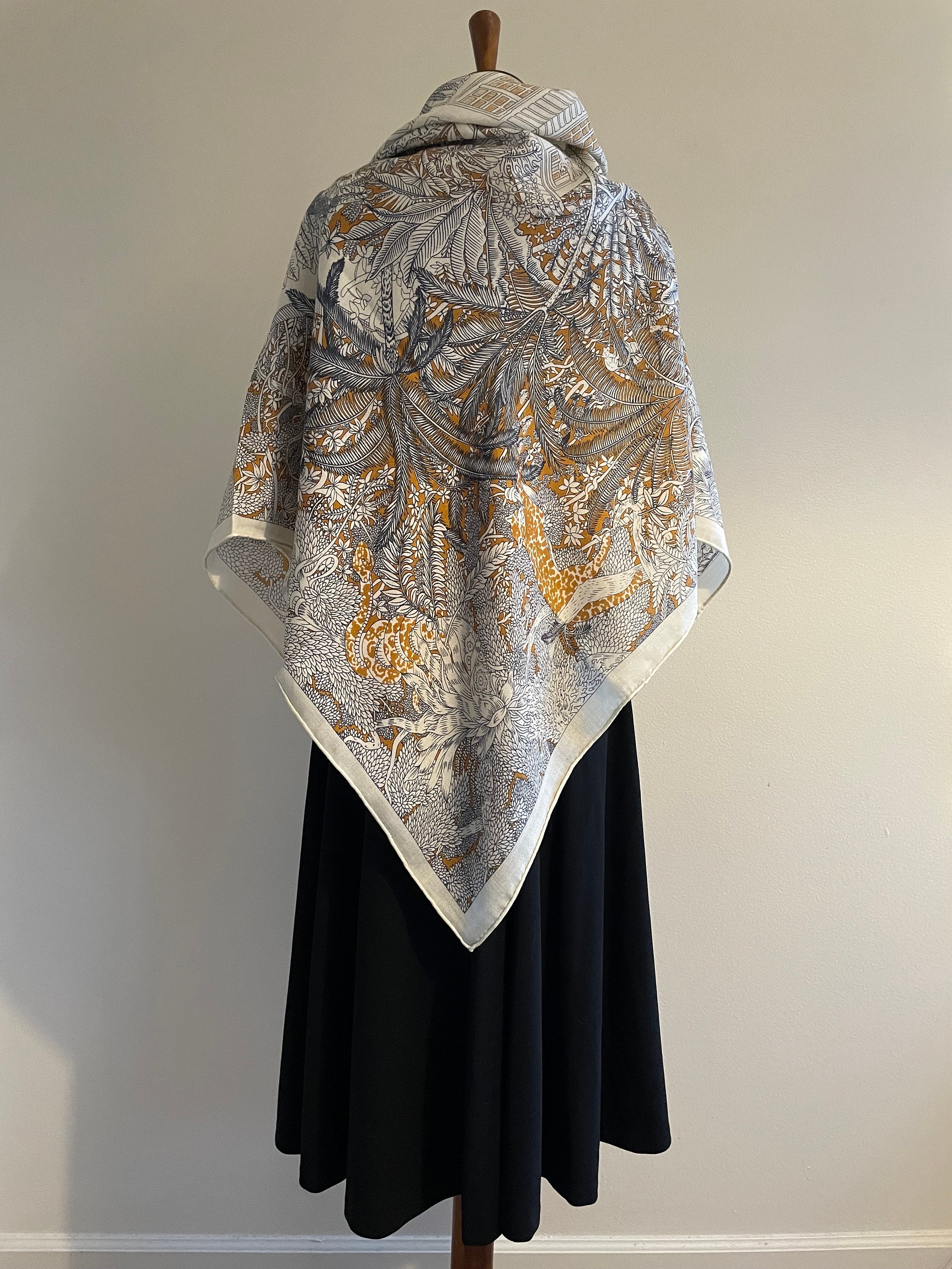 Grand Châle Écharpe Floral Lilla Rose 140x140 Cm - Soie - Italie - Occasion Parfait État