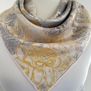 Écharpe carrée de luxe en sergé de soie 100 % Foulard carré en pure soie 27 x 27 po. 70 x 70 cm Écharpe en soie « Plantes tropicales » mûrier Cadeau toute saison