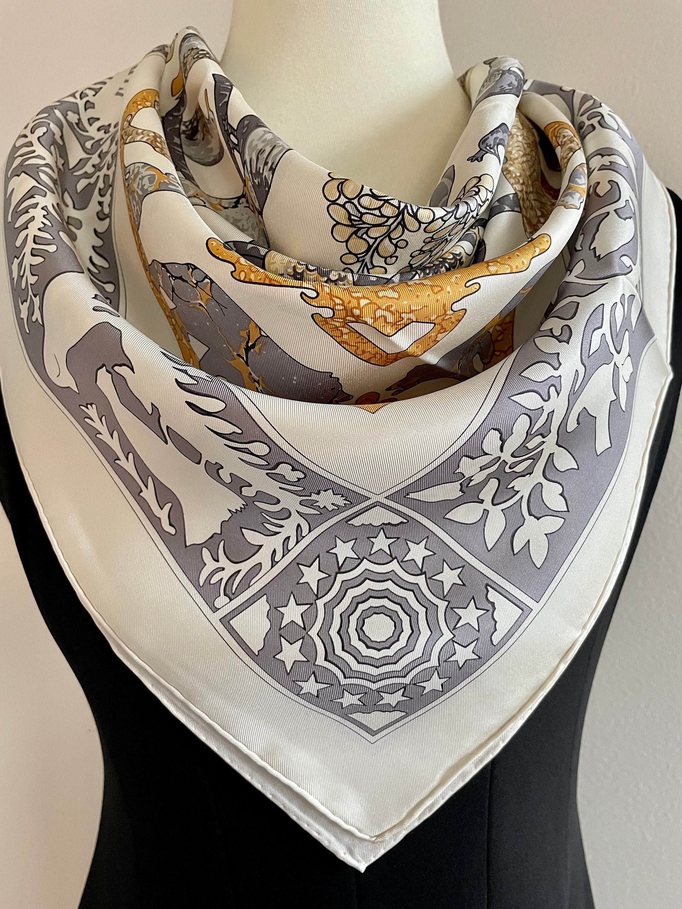 Foulard En Soie Vintage JACQMAR - Dimensions 76x78 Cm - Couleurs Vert, Bleu Sur Fond Blanc - Occasion