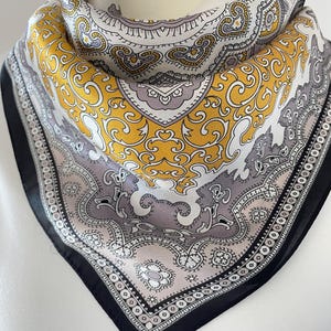 100 % sidenhalsduk fyrkantig ren sidensbandana mullbärssiden hårhuvudduk 26x26” 65 x 65 cm beige grå guld paisley sidenhalsduk presenter alla säsonger