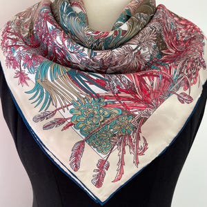Foulard Vintage En Soie 100% - Dimensions 88x89 Cm - Couleur Bleu - Très Bon état - Occasion