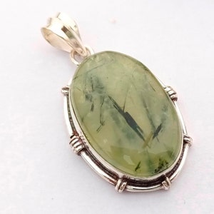 Colgante de prehnita ovalada: piedra preciosa verde natural, collar de plata de ley imagen 3
