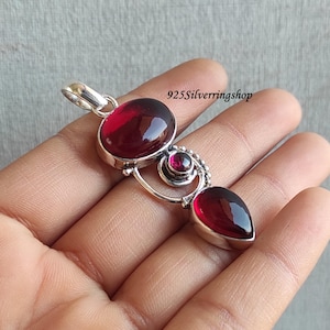 Handgefertigter Granat Anhänger aus 925 Sterling Silber mit rotem Edelstein