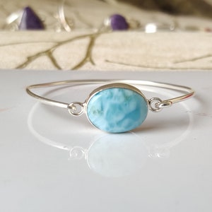 Handgemachter Larimar Armreif: Verstellbares Sterling Silber Edelstein-Armband