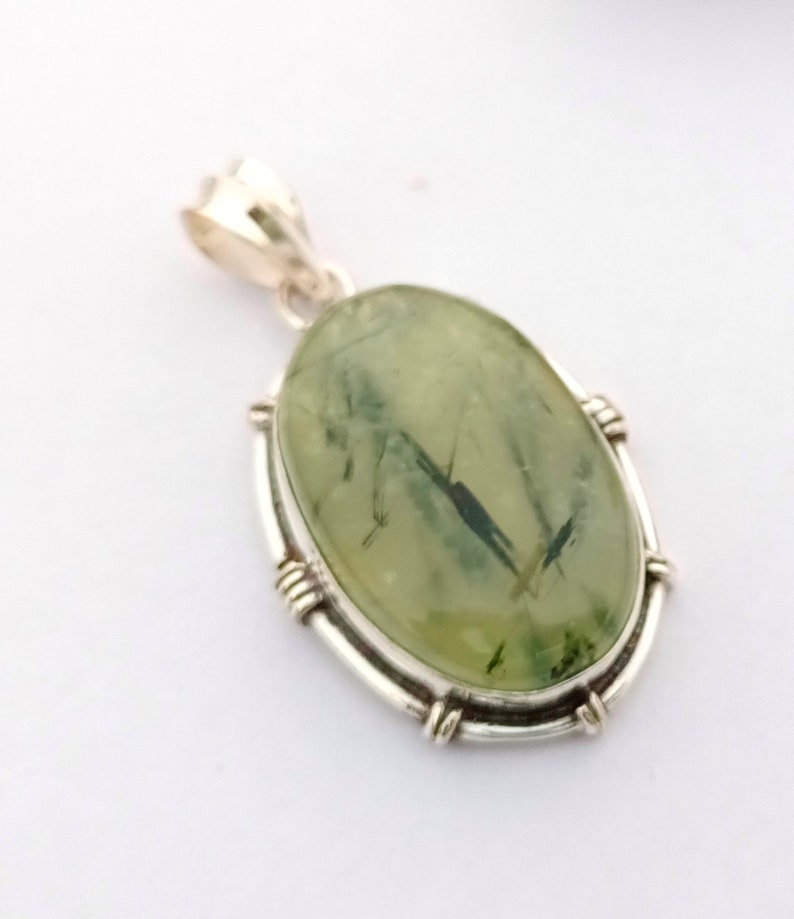 Colgante de prehnita ovalada: piedra preciosa verde natural, collar de plata de ley imagen 8