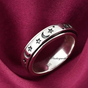 Star and Moon Spinning Ring: Playful Movable Jewelry
