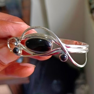 Bracciale in onice nero, bracciale di design, bracciale con pietre preziose, bracciale fatto a mano, bracciale rigido, bracciale in argento sterling 925, bracciale regolabile