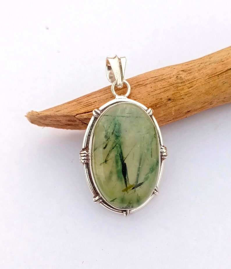 Colgante de prehnita ovalada: piedra preciosa verde natural, collar de plata de ley imagen 9