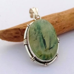 Colgante de prehnita ovalada: piedra preciosa verde natural, collar de plata de ley imagen 6