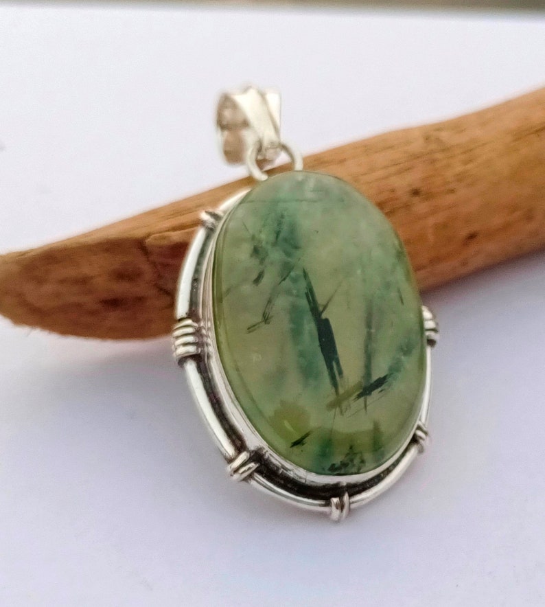 Colgante de prehnita ovalada: piedra preciosa verde natural, collar de plata de ley imagen 6