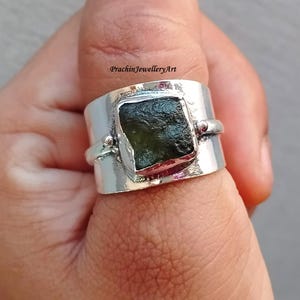 訳あり　H＆E社　モルダバイト　シルバー　リング　証明書付き Moldavite ring with certificate - Etsy 日本