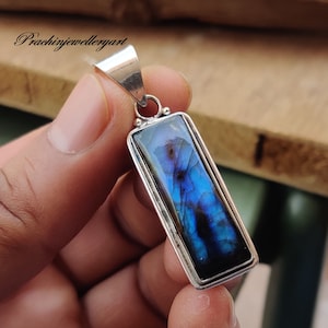 Handmade 925 Sterling Silver Labradorite Pendant: Blue Gemstone