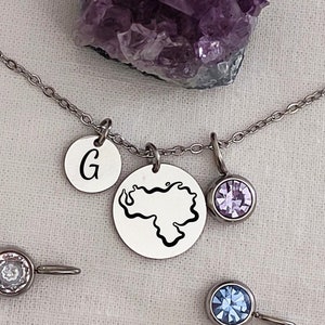 Collar con mapa de Venezuela, dije con piedra de nacimiento inicial, colgante con dos discos con la letra del país, joyería personalizada con mapa del país, regalo para mujeres venezolanas