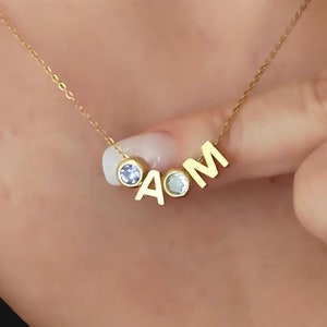 Collar con piedra de nacimiento de abuela, colgante con letra inicial de nieto, collar con múltiples letras, collar de nana con inicial de nieto, joyería, regalo de abuela