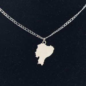 Colar com mapa do Equador, pingente com letras gravadas, colar personalizado com país, presente para mulher equatoriana, presente de nascimento no Equador, joias do país