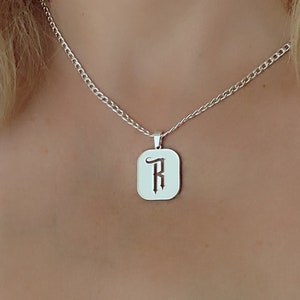 Collar con letra gótica, colgante con inicial maciza bañada en plata 925, dije personalizado cortado con láser, joyería con letras góticas