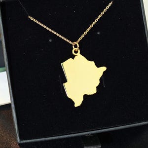 Collier carte du Botswana, pendentif pays massif, breloque d'État personnalisée, bijoux de pays personnalisés, cadeau personnalisé pour femme botswanaise