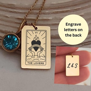 Colar de cartas de tarô dos amantes, pingente de pedra de nascimento, pingente de mãos delicadas de casal, joias personalizadas para amantes, presente de desejo de sorte no amor