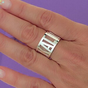 Anillo con nombre personalizado, inicial con letra grande, anillo envolvente grueso, joyería con nombre personalizado, regalo de boda para novia, regalo de aniversario para esposa