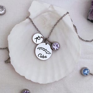 Collar con mapa de Cuba, dije con piedra de nacimiento inicial, colgante con dos discos con la letra del país, joyería personalizada con mapa del país, regalo para mujeres cubanas