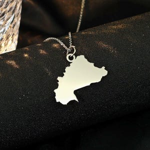 Colar de Burkina Faso, pingente com letra de mapa, pingente do estado de Burkina Faso, joias com mapa personalizado, presente personalizado de Burkina Faso