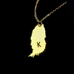 Collar de Granada, colgante con mapa del país, collar con letras grabadas, regalo para mujer, joyería granadina, dije de Granada, mapa sólido de Granada