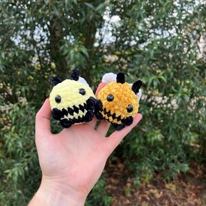 Small Crochet Bee Plushie | Sitting Bee Amigurumi | Handmade Cute Plush Toy | Cottagecore Gift | Whimsical Bee Decor