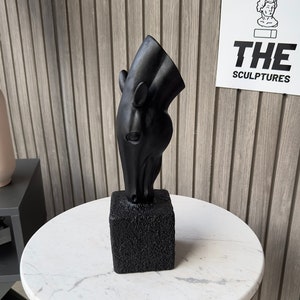 Hand-Painted Horse Head Bust: Unique Home Decor Figurine