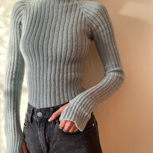 KNITTING PATTERN: Hug Me Tight Sweater image 6