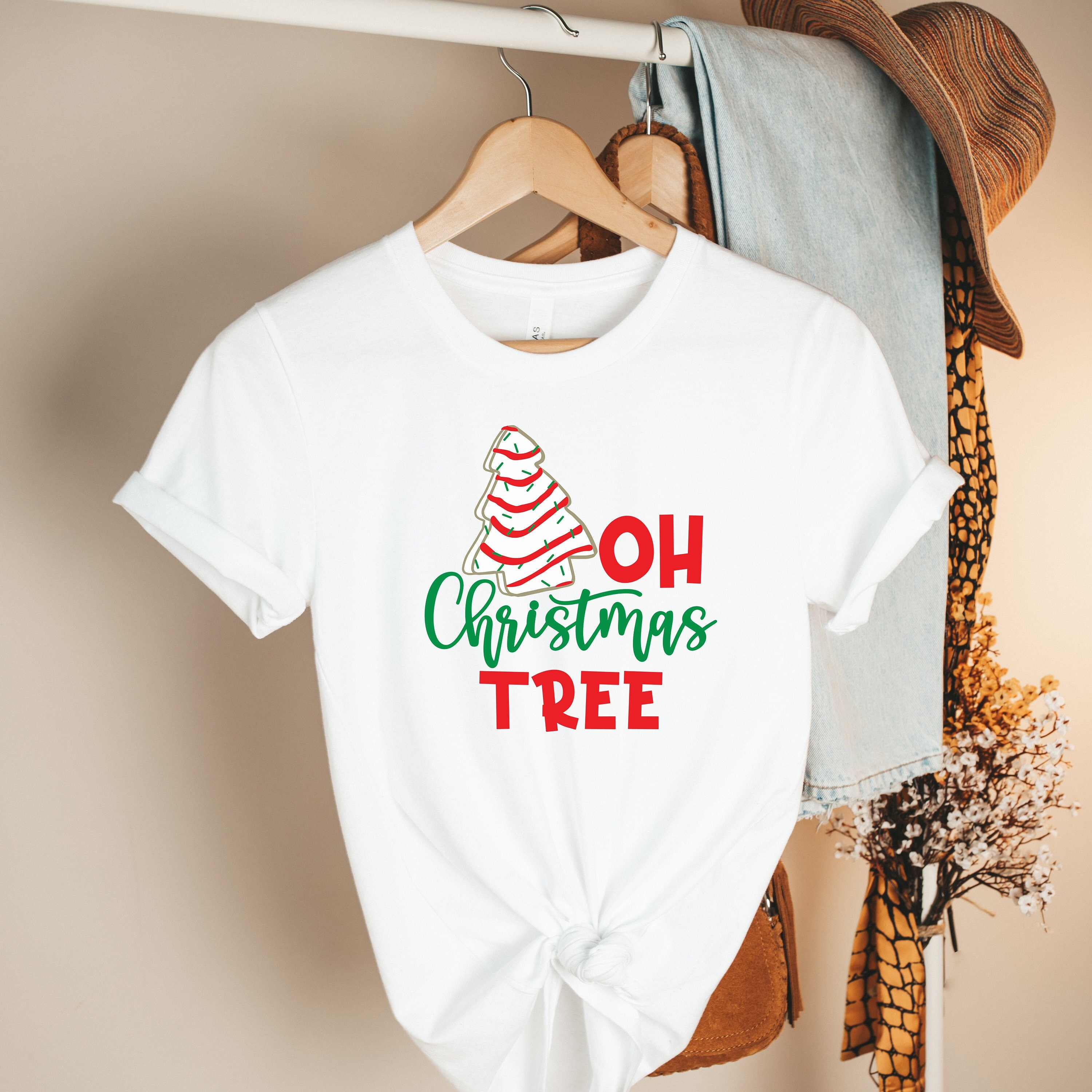 Discover Oh Tannenbaum, Kleiner Debbie Snack Kuchen Liebhaber T-Shirt