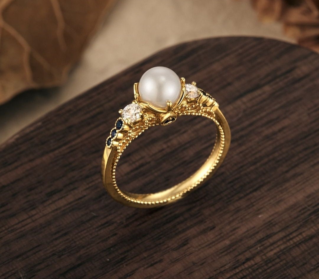White Mabe Pearl Ring - CU 1160 A WM - UC Silver & Gold Bali