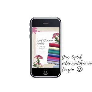 K&ouml;nnte beinhalten: Ein Smartphone-Bildschirm zeigt eine Farbpalette mit dem Text "Cool Summer Colors" und den Worten "Dein digitaler Farbmuster wartet auf dich" mit einem Smiley-Emoji.