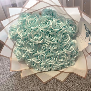 Hellblauer Satin-Rosenstrauß, benutzerdefinierte Seidenbandblume, elegantes handgefertigtes Geschenk Satinblumen, ewiger Rosenstrauß, Geschenk für sie