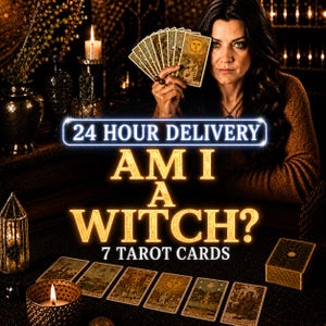 Op de afbeelding: Een set tarotkaarten met een waaier van kaarten in de hand en zes kaarten uitgespreid op een oppervlak. De tekst luidt 24 HOUR DELIVERY AM I A WITCH? 7 TAROT CARDS. De scène bevat een brandende kaars en decoratieve metalen houders.