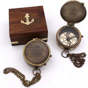 Boussole en laiton gravé avec boîte en bois - Style vintage de carte de direction maritime - boussole nautique en laiton - cadeau d'halloween - boussole de poche