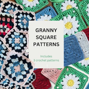 Könnte beinhalten: Eine weiße Keramik-Tasse mit schwarzem Henkel und dem Text "But First, Coffee" in schwarzer, fetter Schrift. Die Tasse steht auf einer weißen Oberfläche. Die Tasse ist etwa 10 cm hoch.