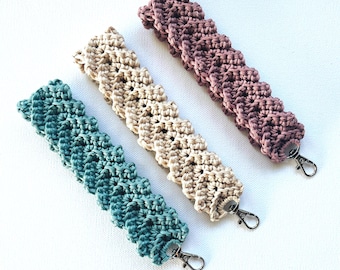 Crochet pattern Wrist Keychain, Key Lanyard, Boho Strap, Easy beginner DIY Christmas Teacher gift