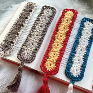 Solana Bookmark Crochet Pattern, Lace bookmarker with Tassel (PDF Pattern)