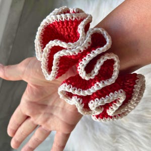 Ruffled Scrunchie Crochet Pattern, Beginner Easy hair tie (PDF Download)