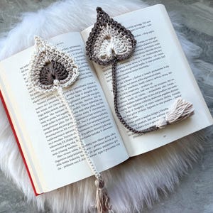 Bookmark crochet pattern Peacock feather easy beginner book club lover DIY craft Unique gif for mom teacher bookmarked UK term ribbon tassel