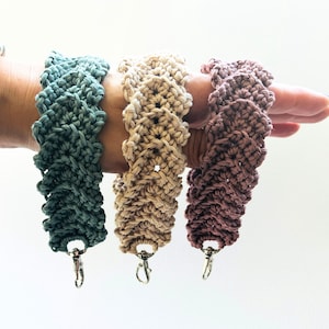 Patrón de crochet para llavero de muñeca, cordón, manualidad fácil para principiantes, regalo único para mamá, papá, profesor, amigo, términos de EE. UU. y Reino Unido, patrón de correa para llavero