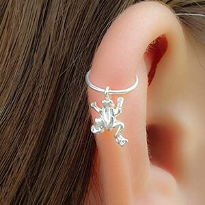 Tiny Silver Frog 20G Cartilage Earring 8mm Frog Earring, Silver Frog Helix Hoop piercing Jewelry