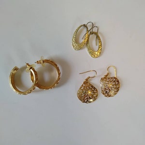 Set of 3 sea shell filigree, braided, hammered gold tone hoop pierced earrings