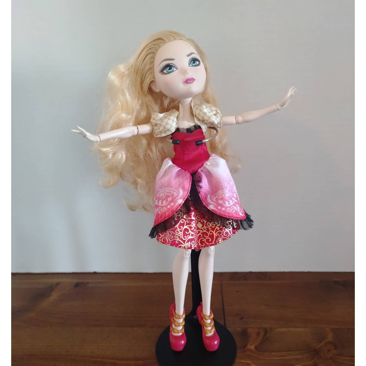 Boneca Ever After High Apple White Legacy Day