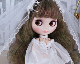 Anastasia – Premium Custom Neo Blythe Doll with Blonde Hair, White Skin & Shiny Cute Face